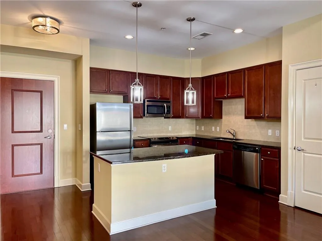 200 River Vista Drive Unit 728, Atlanta, Georgia 30339, 2 Bedrooms Bedrooms, ,2 BathroomsBathrooms,Residential,Sold,200 River Vista Drive Unit 728,7026051