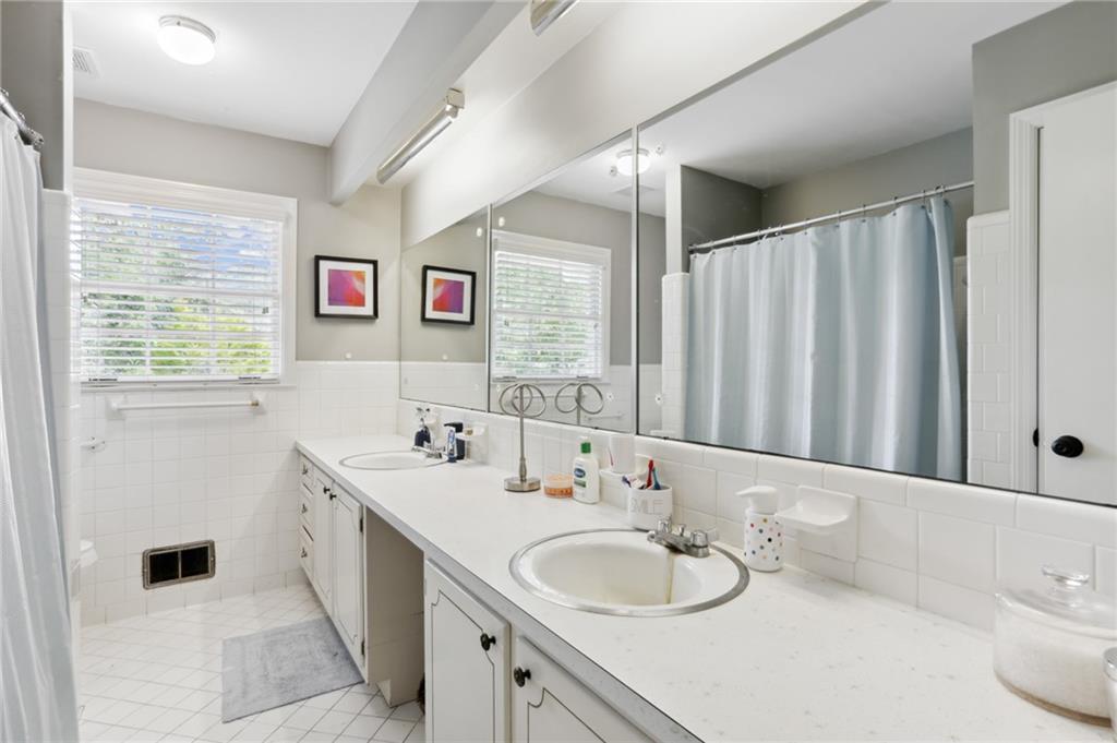 4775 Brinkley Lane, Sandy Springs, Georgia 30342, 3 Bedrooms Bedrooms, ,2 BathroomsBathrooms,Residential,Sold,4775 Brinkley Lane,7299531