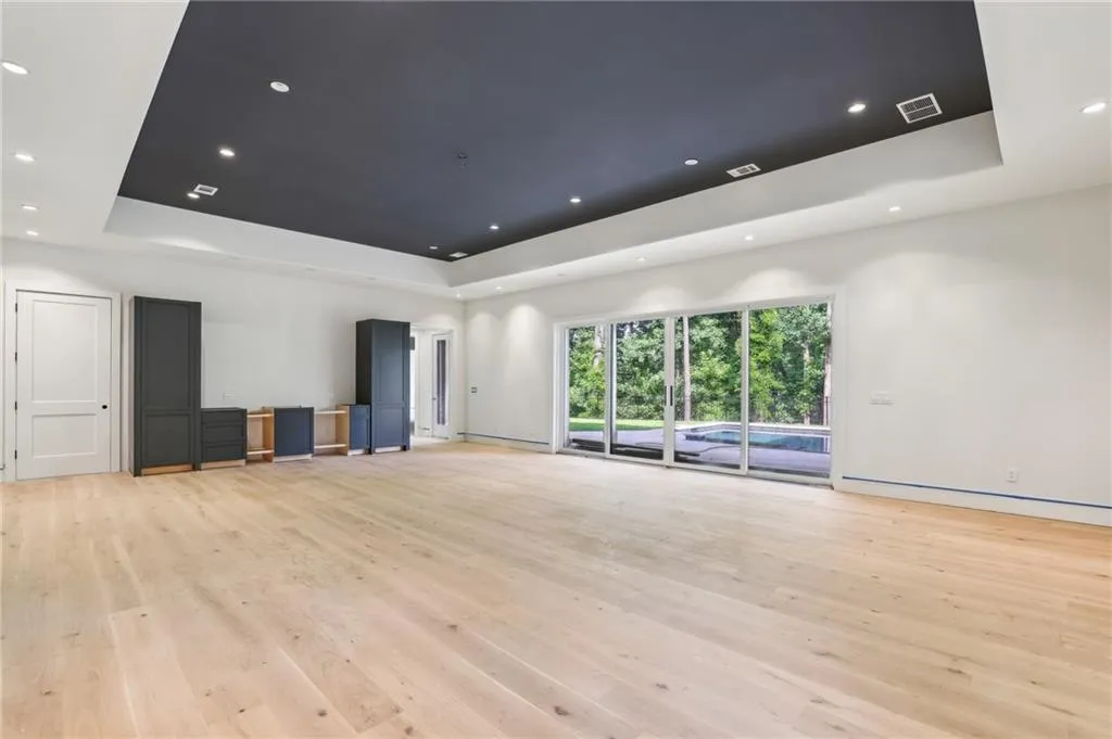 825 Kenry Court, Atlanta, Georgia 30342, 6 Bedrooms Bedrooms, ,7 BathroomsBathrooms,Residential,For Sale,825 Kenry Court,7403943