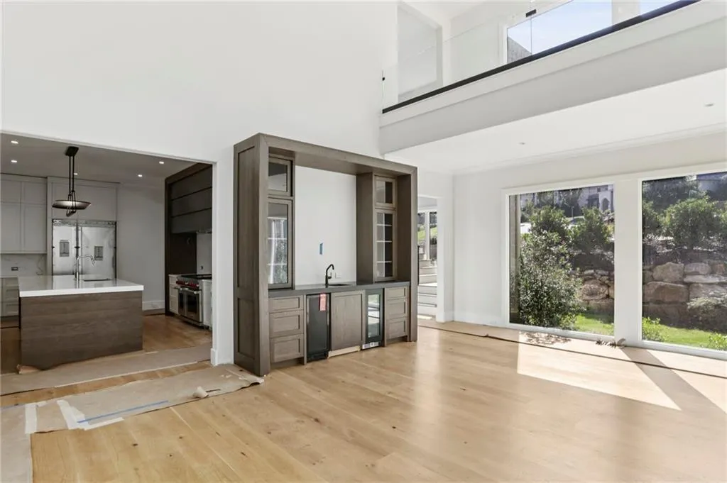 825 Kenry Court, Atlanta, Georgia 30342, 6 Bedrooms Bedrooms, ,7 BathroomsBathrooms,Residential,For Sale,825 Kenry Court,7403943