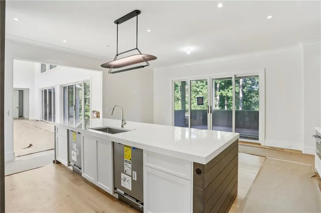 825 Kenry Court, Atlanta, Georgia 30342, 6 Bedrooms Bedrooms, ,7 BathroomsBathrooms,Residential,For Sale,825 Kenry Court,7403943