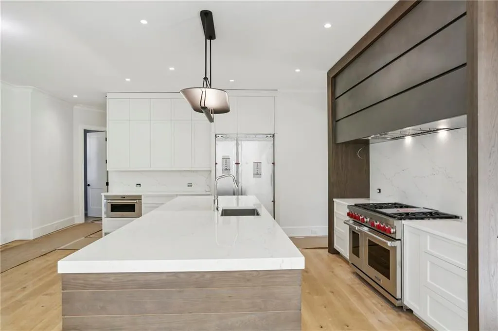 825 Kenry Court, Atlanta, Georgia 30342, 6 Bedrooms Bedrooms, ,7 BathroomsBathrooms,Residential,For Sale,825 Kenry Court,7403943