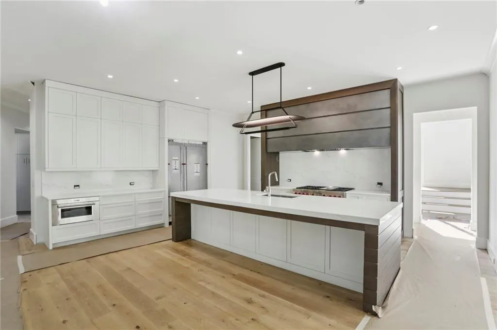 825 Kenry Court, Atlanta, Georgia 30342, 6 Bedrooms Bedrooms, ,7 BathroomsBathrooms,Residential,For Sale,825 Kenry Court,7403943