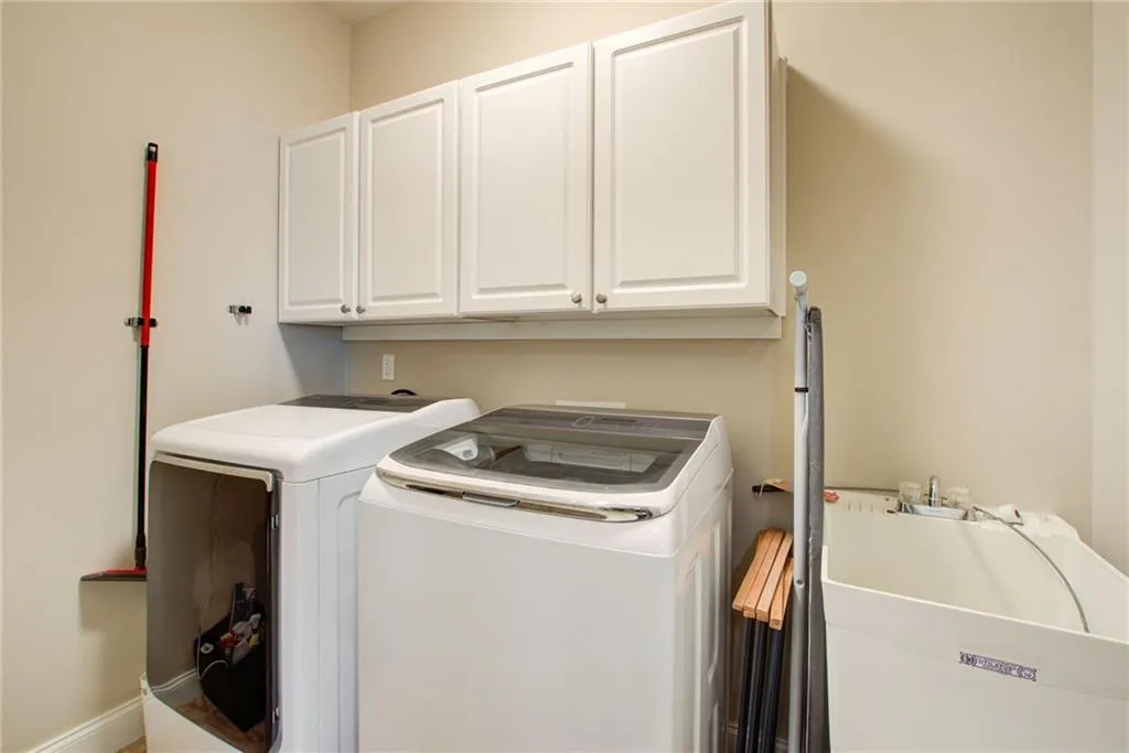 686 Lockton Place, Atlanta, Georgia 30342, 4 Bedrooms Bedrooms, ,4 BathroomsBathrooms,Residential,Sold,686 Lockton Place,7196589