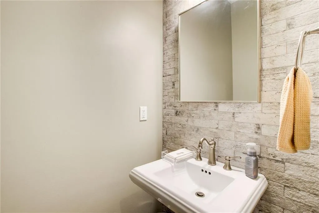 686 Lockton Place, Atlanta, Georgia 30342, 4 Bedrooms Bedrooms, ,4 BathroomsBathrooms,Residential,Sold,686 Lockton Place,7196589