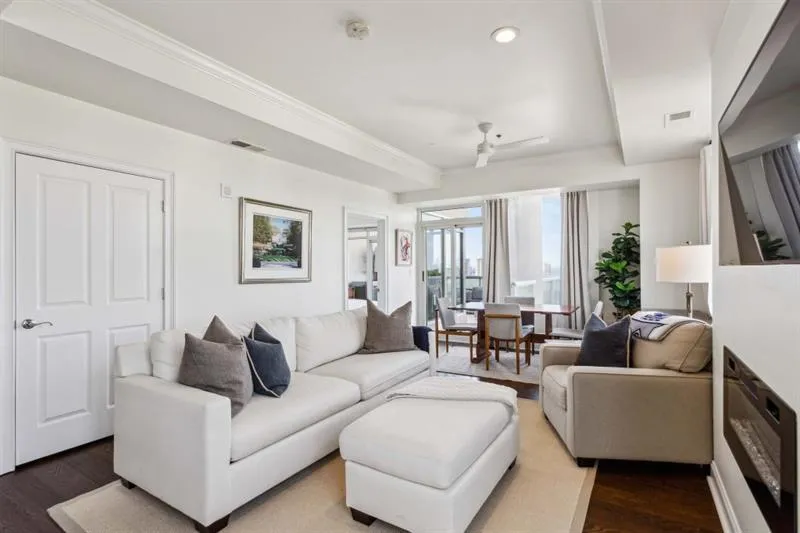 2881 Peachtree Road Ne Unit 1005, Atlanta, Georgia 30305, 2 Bedrooms Bedrooms, 0 ,2 BathroomsBathrooms,Residential,For Sale,2881 Peachtree Road Ne Unit 1005,7705437
