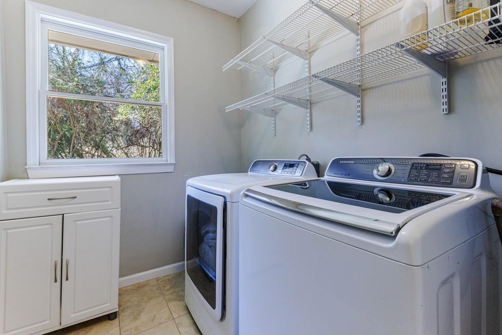 710 E Powderhorn, Atlanta, Georgia 30342, 3 Bedrooms Bedrooms, ,2 BathroomsBathrooms,Residential,Sold,710 E Powderhorn,7344431