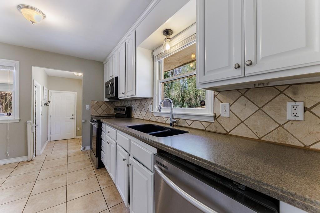 710 E Powderhorn, Atlanta, Georgia 30342, 3 Bedrooms Bedrooms, ,2 BathroomsBathrooms,Residential,Sold,710 E Powderhorn,7344431