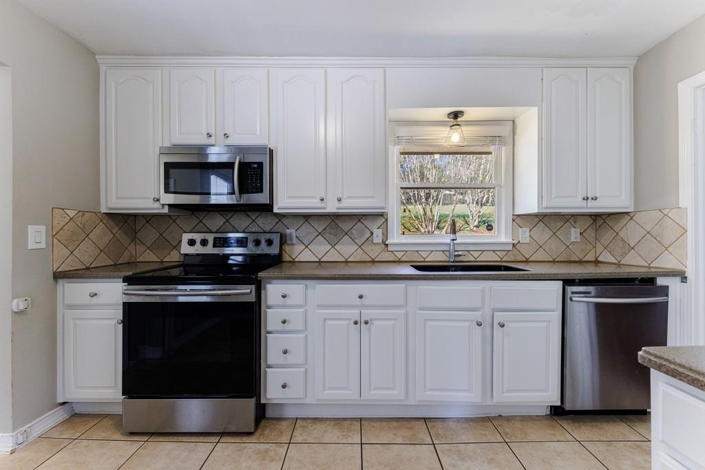 710 E Powderhorn, Atlanta, Georgia 30342, 3 Bedrooms Bedrooms, ,2 BathroomsBathrooms,Residential,Sold,710 E Powderhorn,7344431