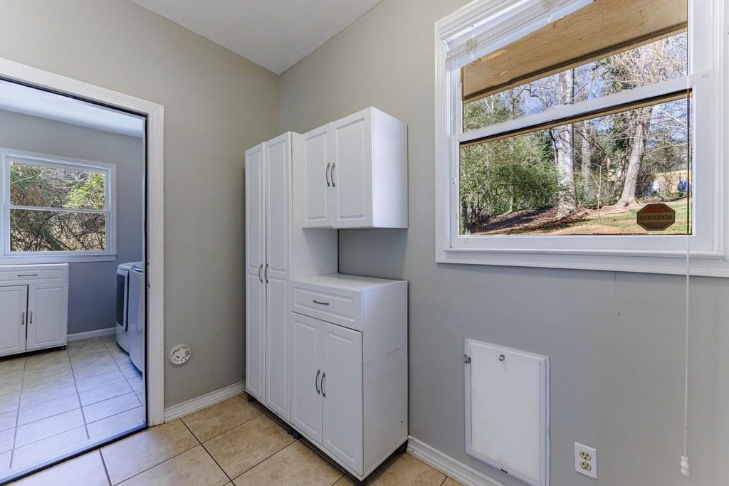 710 E Powderhorn, Atlanta, Georgia 30342, 3 Bedrooms Bedrooms, ,2 BathroomsBathrooms,Residential,Sold,710 E Powderhorn,7344431