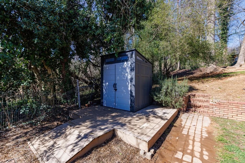 710 E Powderhorn, Atlanta, Georgia 30342, 3 Bedrooms Bedrooms, ,2 BathroomsBathrooms,Residential,Sold,710 E Powderhorn,7344431