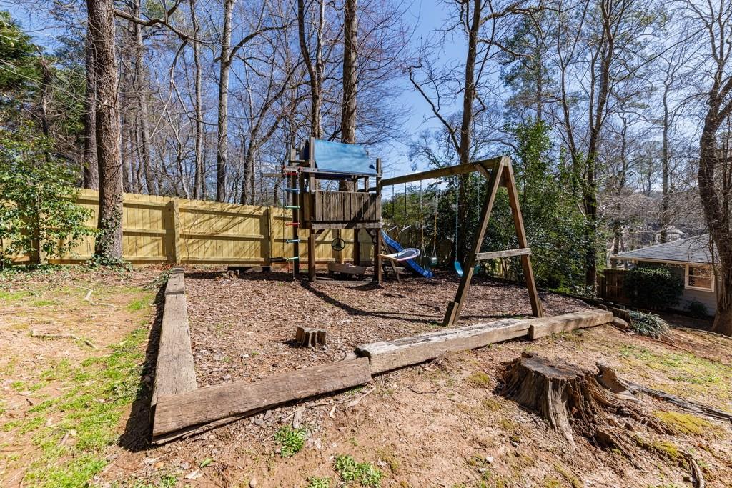 710 E Powderhorn, Atlanta, Georgia 30342, 3 Bedrooms Bedrooms, ,2 BathroomsBathrooms,Residential,Sold,710 E Powderhorn,7344431