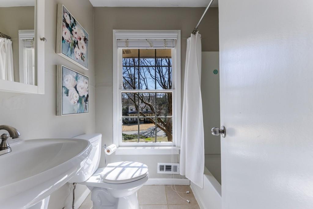 710 E Powderhorn, Atlanta, Georgia 30342, 3 Bedrooms Bedrooms, ,2 BathroomsBathrooms,Residential,Sold,710 E Powderhorn,7344431