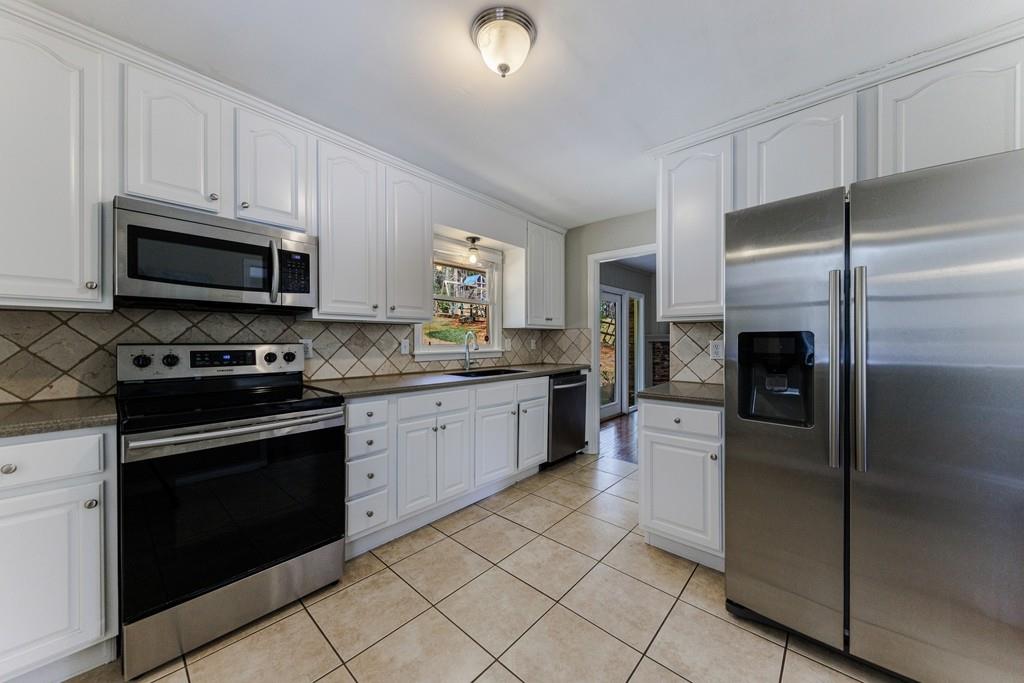 710 E Powderhorn, Atlanta, Georgia 30342, 3 Bedrooms Bedrooms, ,2 BathroomsBathrooms,Residential,Sold,710 E Powderhorn,7344431