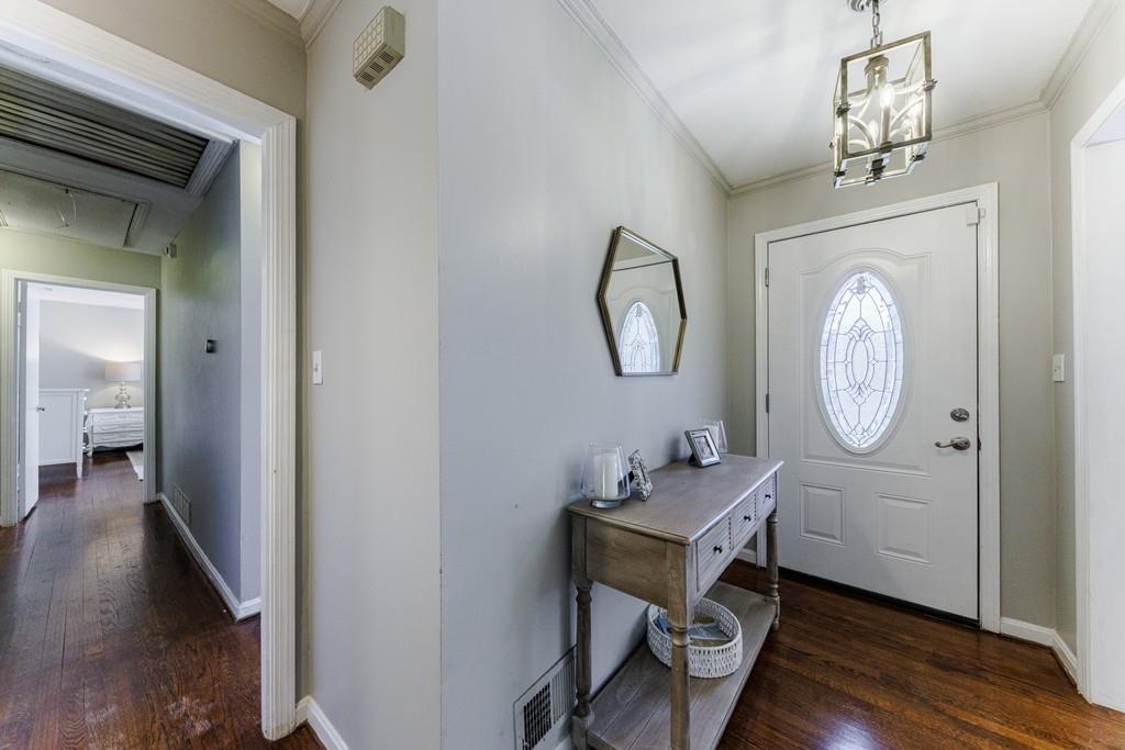 710 E Powderhorn, Atlanta, Georgia 30342, 3 Bedrooms Bedrooms, ,2 BathroomsBathrooms,Residential,Sold,710 E Powderhorn,7344431