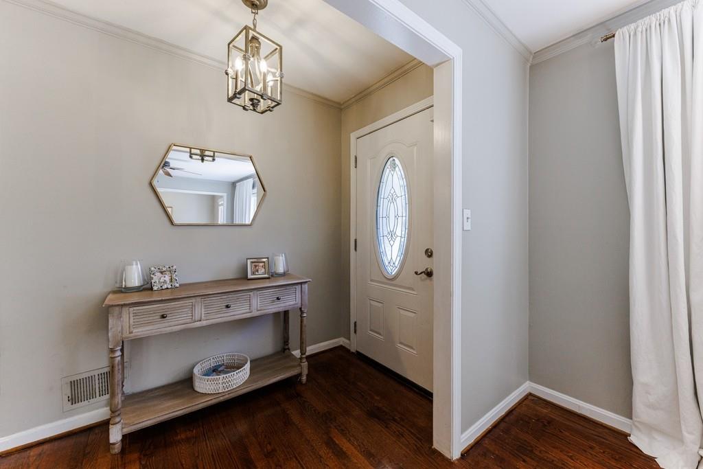 710 E Powderhorn, Atlanta, Georgia 30342, 3 Bedrooms Bedrooms, ,2 BathroomsBathrooms,Residential,Sold,710 E Powderhorn,7344431