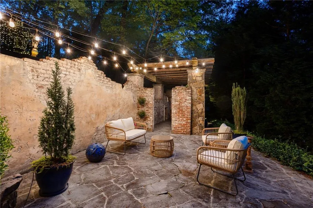 The ruins of famous artist, Athos Menaboni's Summer gathering cottage