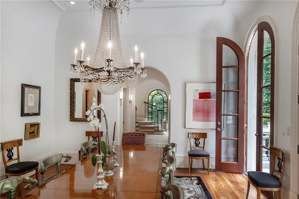 1111 Crest Valley Drive, Atlanta, Georgia 30327, 6 Bedrooms Bedrooms, ,7 BathroomsBathrooms,Residential,Sold,1111 Crest Valley Drive,7378017