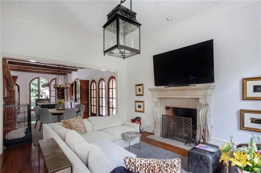 1111 Crest Valley Drive, Atlanta, Georgia 30327, 6 Bedrooms Bedrooms, ,7 BathroomsBathrooms,Residential,Sold,1111 Crest Valley Drive,7378017