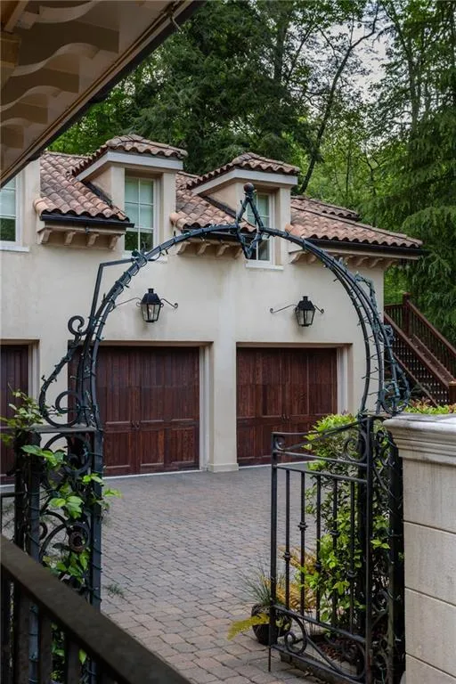 Stairs from terrace level to the pool