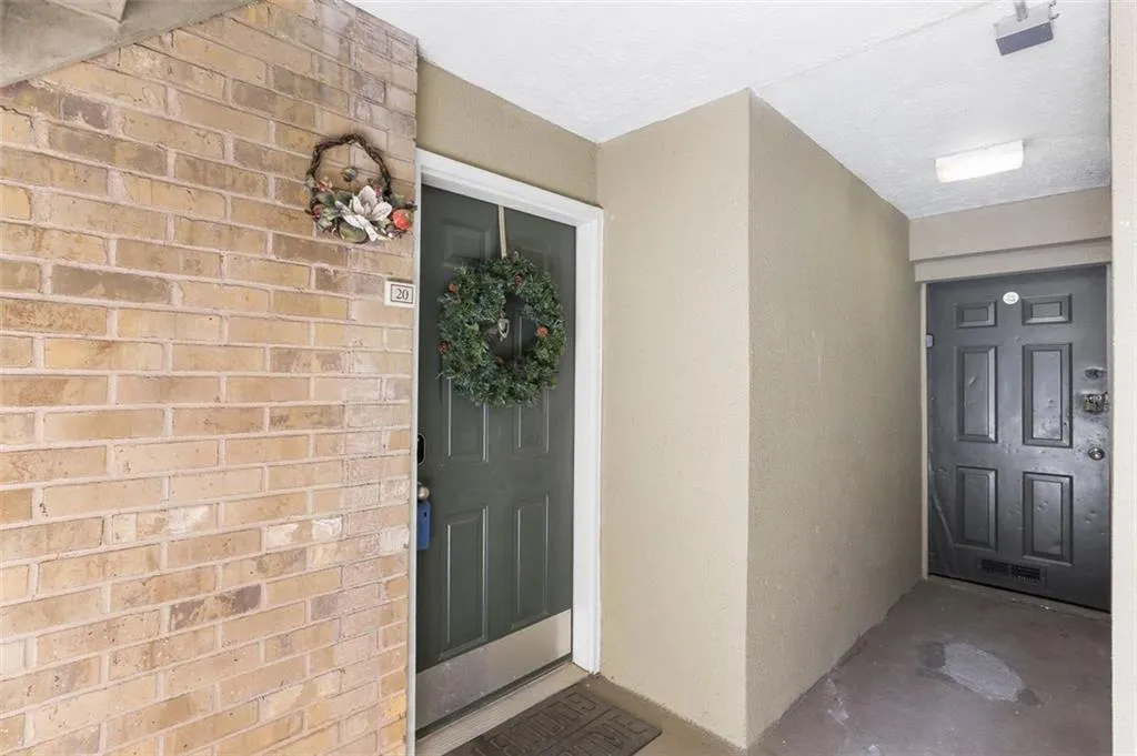 6900 Roswell Road Unit Q20, Atlanta, Georgia 30328, 2 Bedrooms Bedrooms, ,2 BathroomsBathrooms,Residential,Sold,6900 Roswell Road Unit Q20,6977350