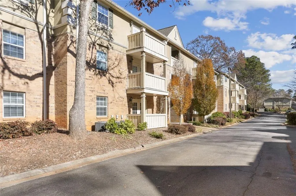 6900 Roswell Road Unit Q20, Atlanta, Georgia 30328, 2 Bedrooms Bedrooms, ,2 BathroomsBathrooms,Residential,Sold,6900 Roswell Road Unit Q20,6977350