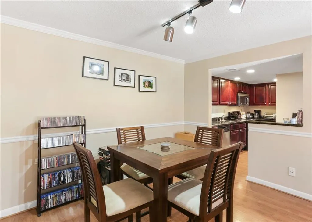 6900 Roswell Road Unit Q20, Atlanta, Georgia 30328, 2 Bedrooms Bedrooms, ,2 BathroomsBathrooms,Residential,Sold,6900 Roswell Road Unit Q20,6977350