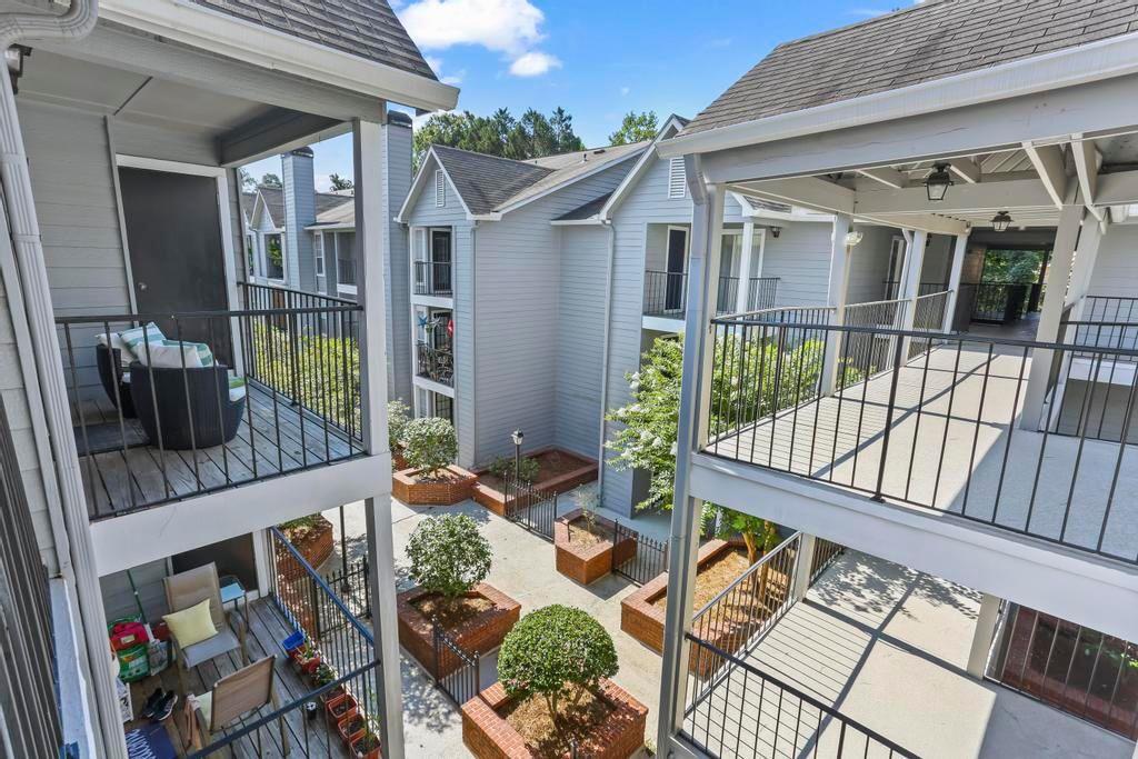 310 GRANVILLE Court, Atlanta, Georgia 30328, 2 Bedrooms Bedrooms, ,2 BathroomsBathrooms,Residential,Sold,310 GRANVILLE Court,7298166