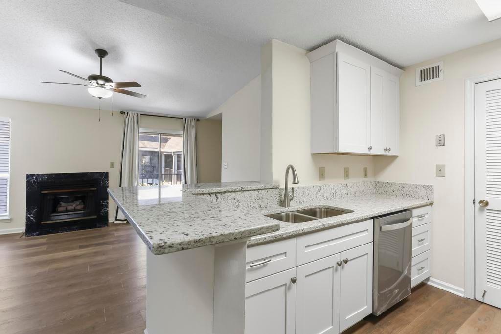 310 GRANVILLE Court, Atlanta, Georgia 30328, 2 Bedrooms Bedrooms, ,2 BathroomsBathrooms,Residential,Sold,310 GRANVILLE Court,7298166