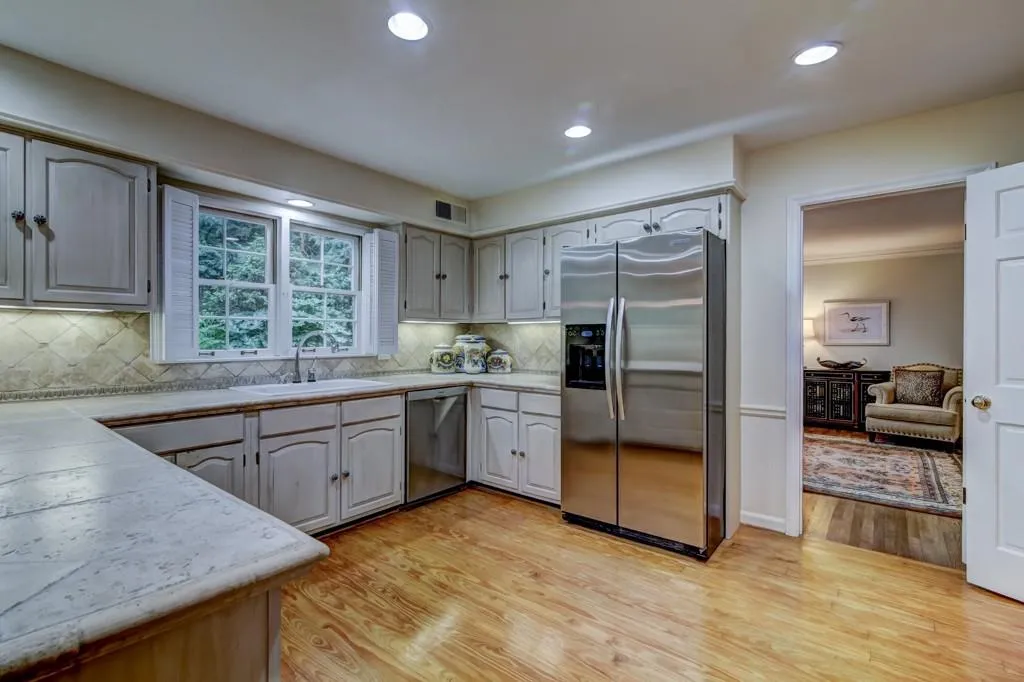 7183 Riverside Drive, Sandy Springs, Georgia 30328, 4 Bedrooms Bedrooms, ,3 BathroomsBathrooms,Residential,Sold,7183 Riverside Drive,5894683