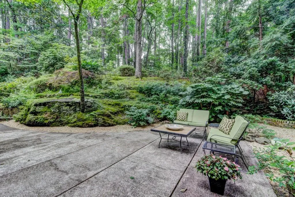 7183 Riverside Drive, Sandy Springs, Georgia 30328, 4 Bedrooms Bedrooms, ,3 BathroomsBathrooms,Residential,Sold,7183 Riverside Drive,5894683