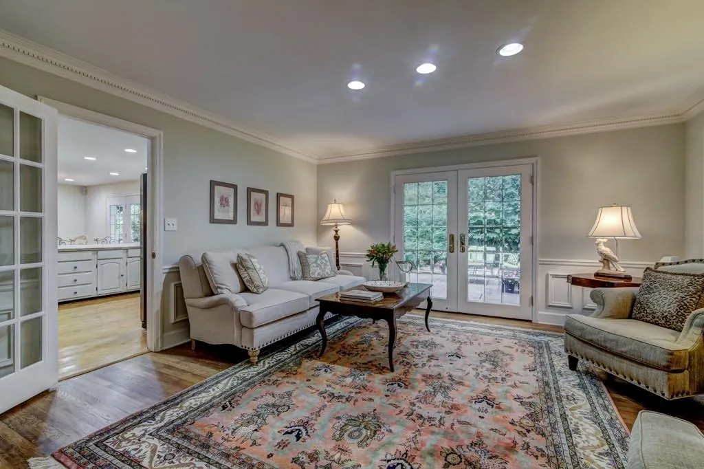 7183 Riverside Drive, Sandy Springs, Georgia 30328, 4 Bedrooms Bedrooms, ,3 BathroomsBathrooms,Residential,Sold,7183 Riverside Drive,5894683