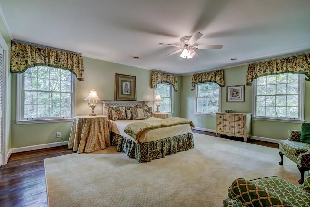 7183 Riverside Drive, Sandy Springs, Georgia 30328, 4 Bedrooms Bedrooms, ,3 BathroomsBathrooms,Residential,Sold,7183 Riverside Drive,5894683