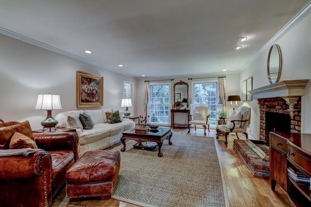 7183 Riverside Drive, Sandy Springs, Georgia 30328, 4 Bedrooms Bedrooms, ,3 BathroomsBathrooms,Residential,Sold,7183 Riverside Drive,5894683