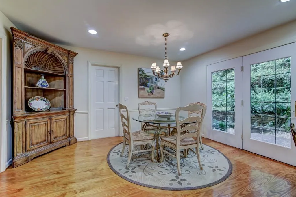 7183 Riverside Drive, Sandy Springs, Georgia 30328, 4 Bedrooms Bedrooms, ,3 BathroomsBathrooms,Residential,Sold,7183 Riverside Drive,5894683