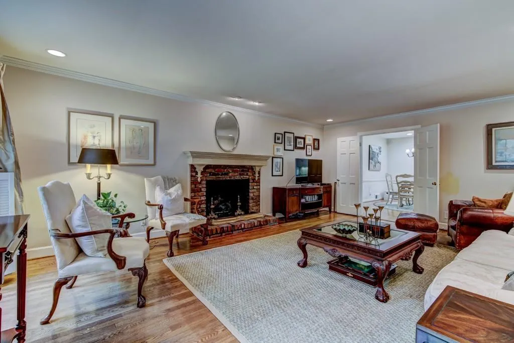 7183 Riverside Drive, Sandy Springs, Georgia 30328, 4 Bedrooms Bedrooms, ,3 BathroomsBathrooms,Residential,Sold,7183 Riverside Drive,5894683