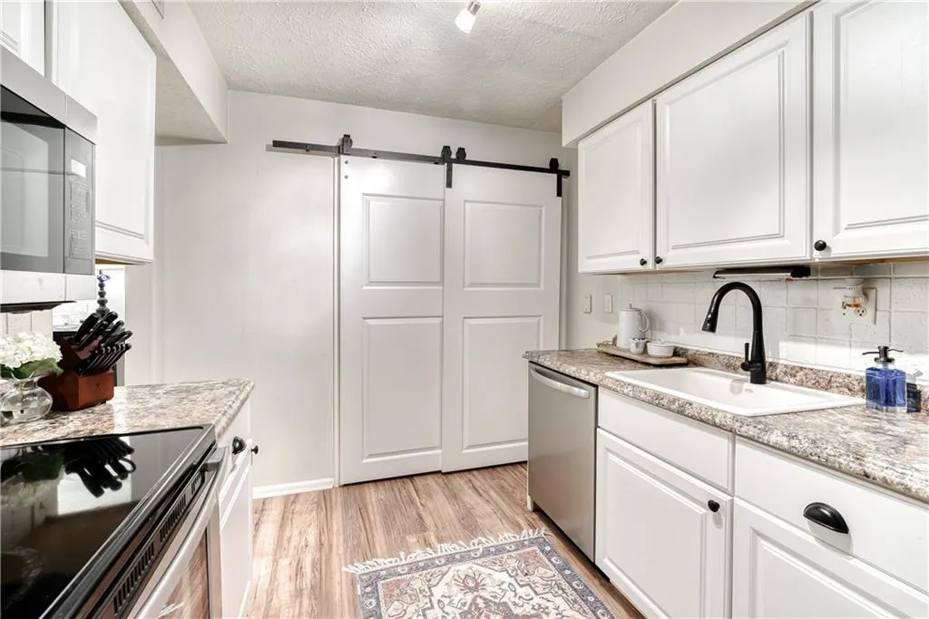 5155 Roswell Road Unit 2, Atlanta, Georgia 30342, 1 Bedroom Bedrooms, ,1 BathroomBathrooms,Residential,Sold,5155 Roswell Road Unit 2,6943653