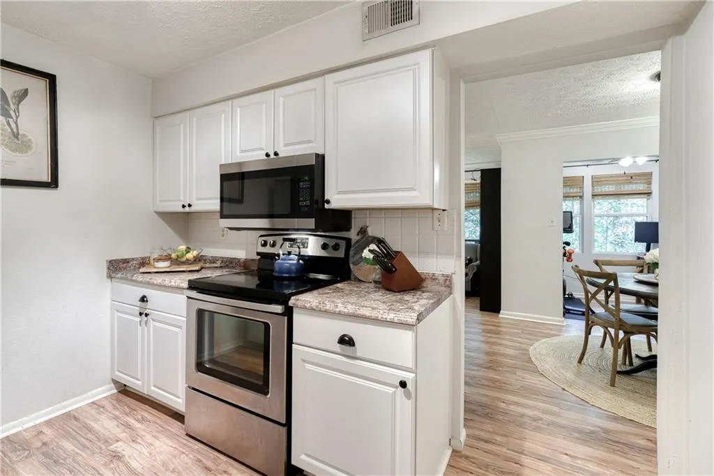 5155 Roswell Road Unit 2, Atlanta, Georgia 30342, 1 Bedroom Bedrooms, ,1 BathroomBathrooms,Residential,Sold,5155 Roswell Road Unit 2,6943653