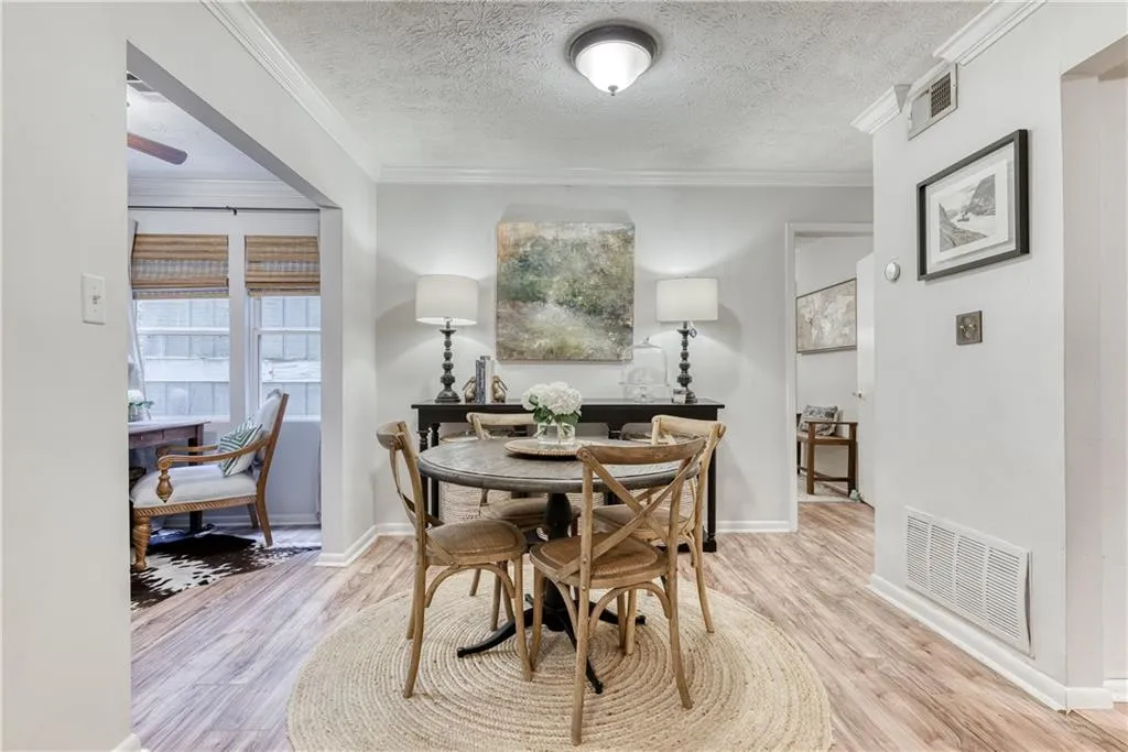 5155 Roswell Road Unit 2, Atlanta, Georgia 30342, 1 Bedroom Bedrooms, ,1 BathroomBathrooms,Residential,Sold,5155 Roswell Road Unit 2,6943653