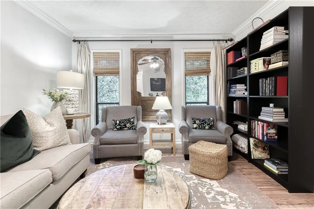 5155 Roswell Road Unit 2, Atlanta, Georgia 30342, 1 Bedroom Bedrooms, ,1 BathroomBathrooms,Residential,Sold,5155 Roswell Road Unit 2,6943653