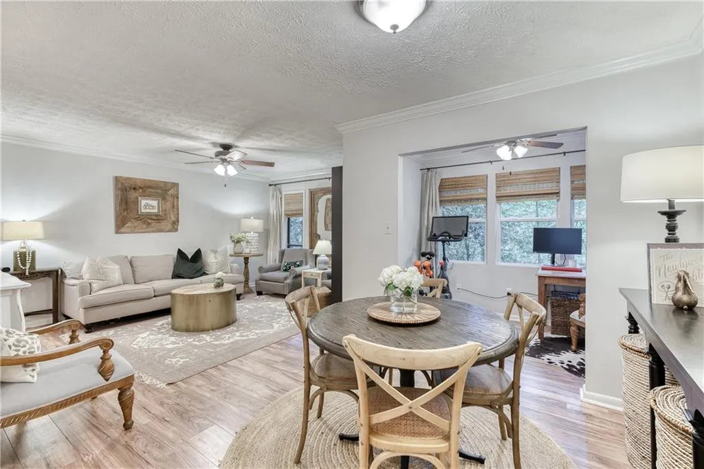 5155 Roswell Road Unit 2, Atlanta, Georgia 30342, 1 Bedroom Bedrooms, ,1 BathroomBathrooms,Residential,Sold,5155 Roswell Road Unit 2,6943653