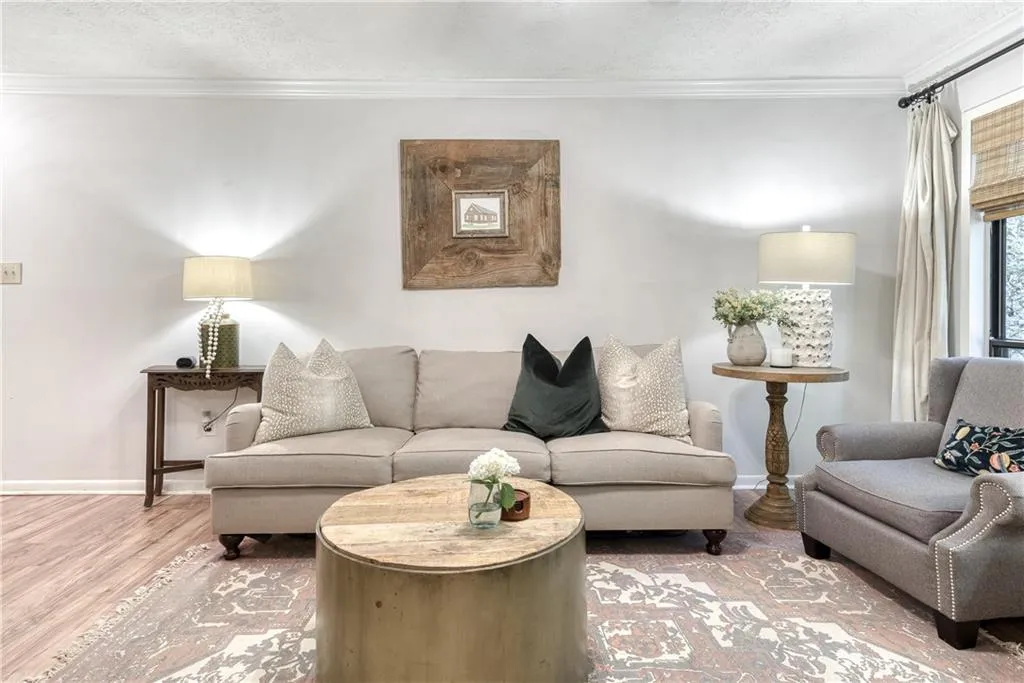 5155 Roswell Road Unit 2, Atlanta, Georgia 30342, 1 Bedroom Bedrooms, ,1 BathroomBathrooms,Residential,Sold,5155 Roswell Road Unit 2,6943653