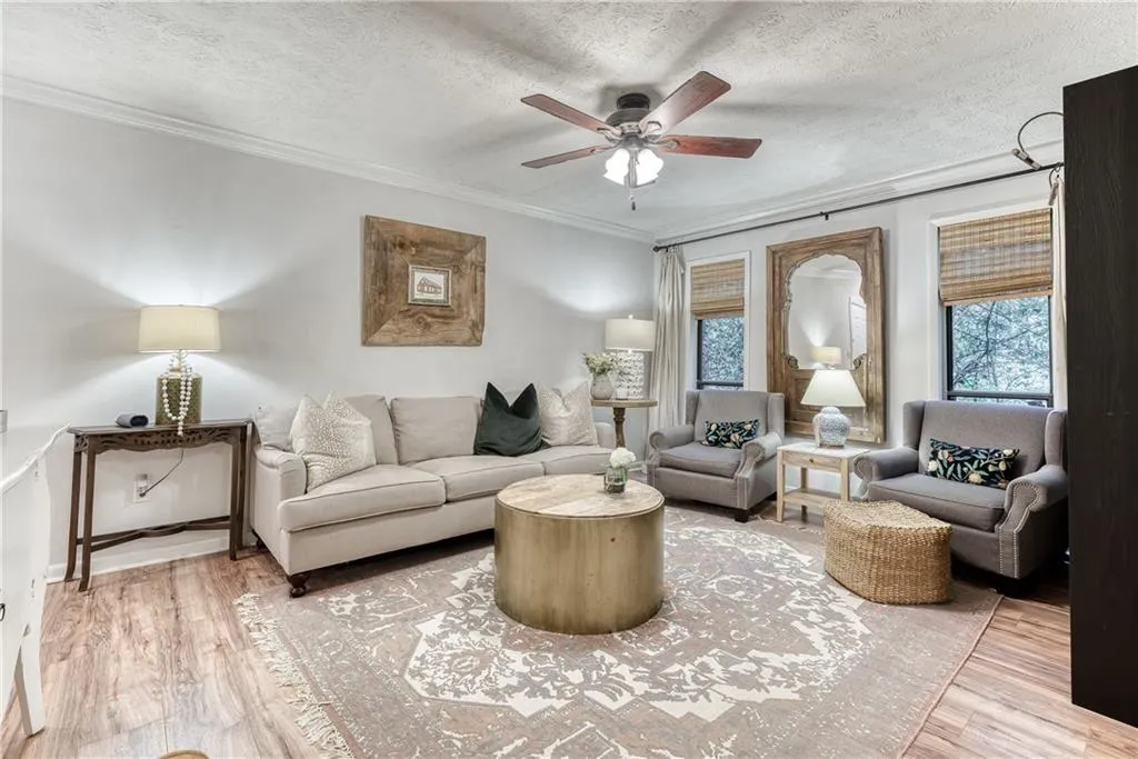 5155 Roswell Road Unit 2, Atlanta, Georgia 30342, 1 Bedroom Bedrooms, ,1 BathroomBathrooms,Residential,Sold,5155 Roswell Road Unit 2,6943653