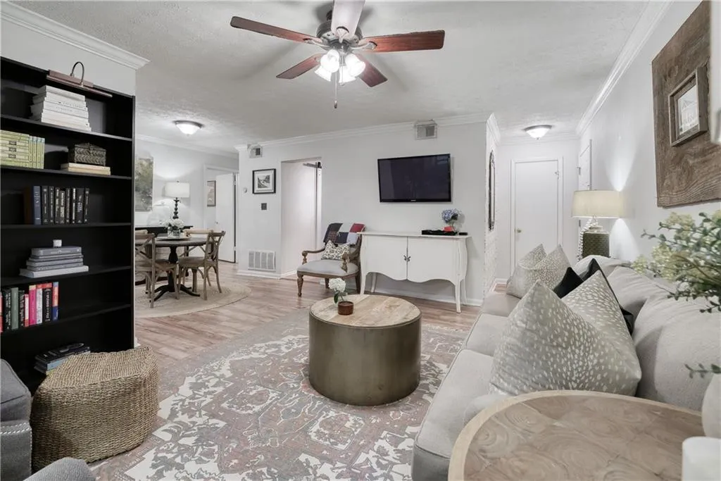 5155 Roswell Road Unit 2, Atlanta, Georgia 30342, 1 Bedroom Bedrooms, ,1 BathroomBathrooms,Residential,Sold,5155 Roswell Road Unit 2,6943653