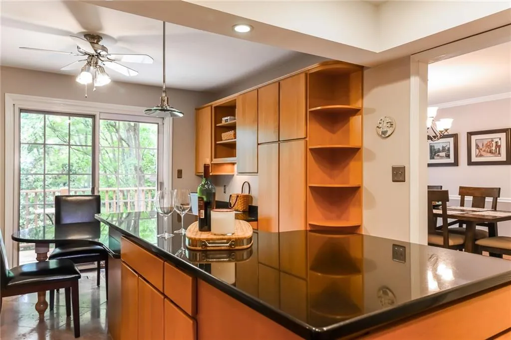 281 The South Chace, Sandy Springs, Georgia 30328, 3 Bedrooms Bedrooms, ,2 BathroomsBathrooms,Residential,Sold,281 The South Chace,5902340