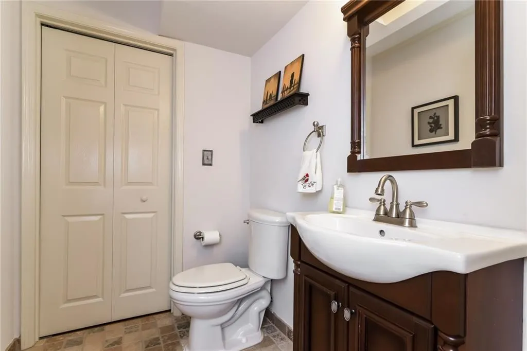 281 The South Chace, Sandy Springs, Georgia 30328, 3 Bedrooms Bedrooms, ,2 BathroomsBathrooms,Residential,Sold,281 The South Chace,5902340