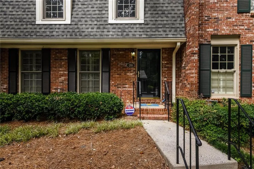 281 The South Chace, Sandy Springs, Georgia 30328, 3 Bedrooms Bedrooms, ,2 BathroomsBathrooms,Residential,Sold,281 The South Chace,5902340