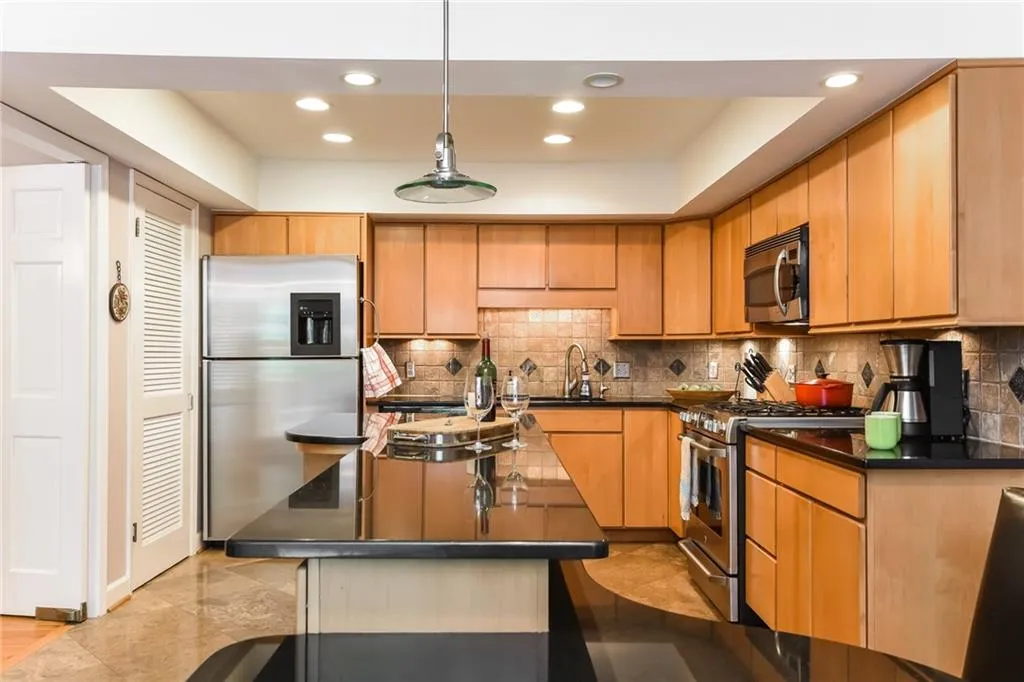 281 The South Chace, Sandy Springs, Georgia 30328, 3 Bedrooms Bedrooms, ,2 BathroomsBathrooms,Residential,Sold,281 The South Chace,5902340