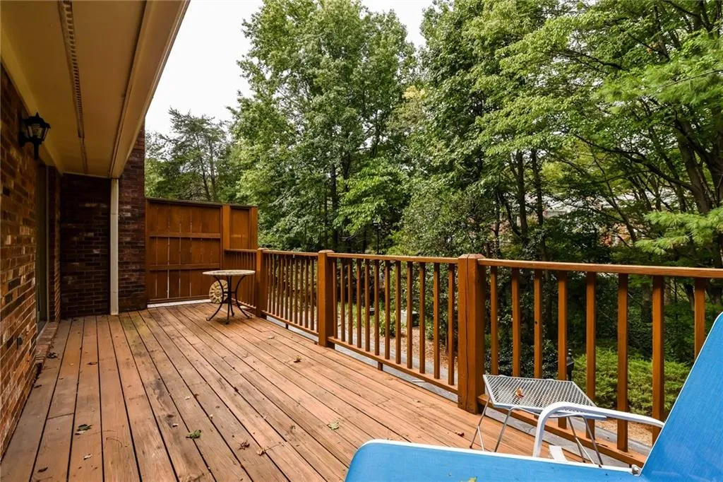 281 The South Chace, Sandy Springs, Georgia 30328, 3 Bedrooms Bedrooms, ,2 BathroomsBathrooms,Residential,Sold,281 The South Chace,5902340