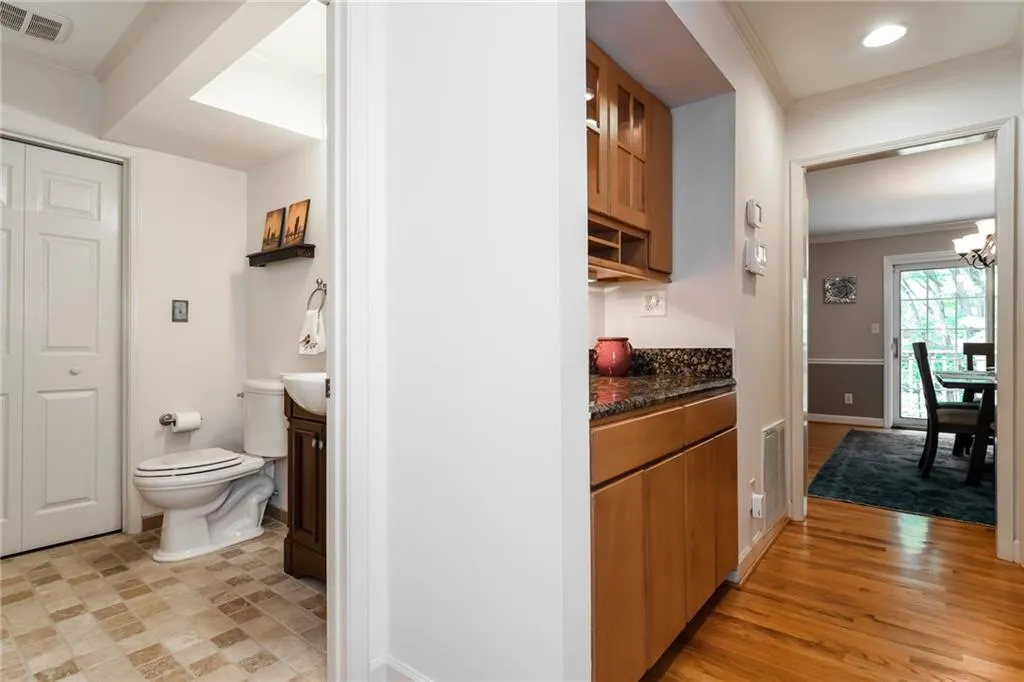 281 The South Chace, Sandy Springs, Georgia 30328, 3 Bedrooms Bedrooms, ,2 BathroomsBathrooms,Residential,Sold,281 The South Chace,5902340